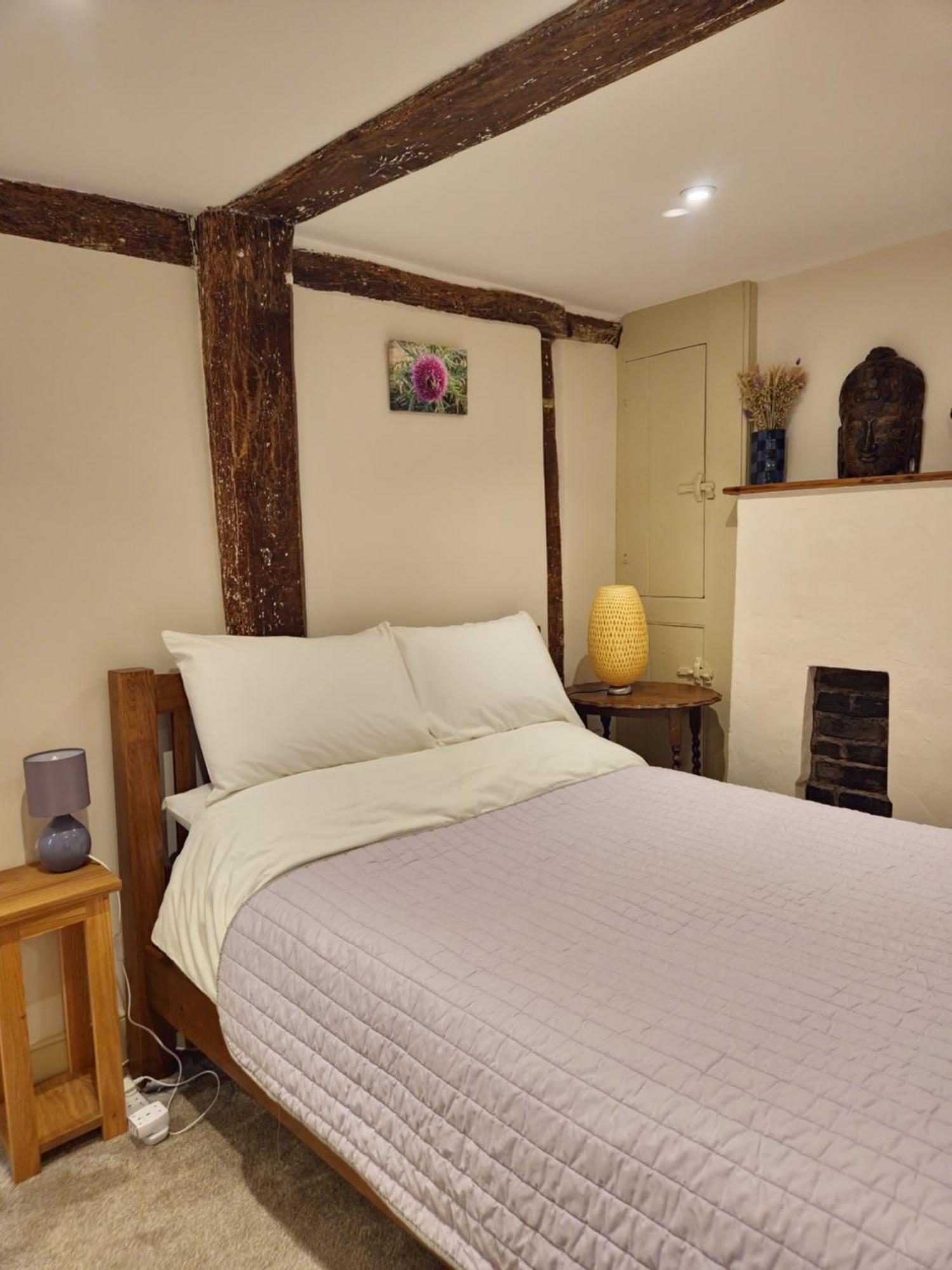 Central Gloucester Self-Catering Flat - A Hidden Gem 외부 사진